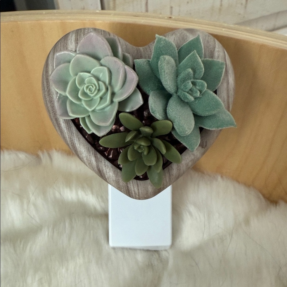 Bath & Body Works Succulent Planter Heart Fragrance Wallflower Plug